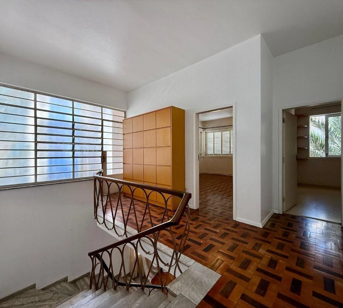 House, 286 m², with wood or laminate floors — photo 14