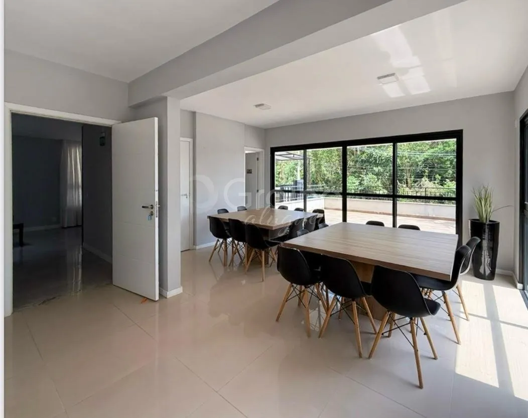 3-bedroom apartment with a glass-enclosed balcony — photo 9