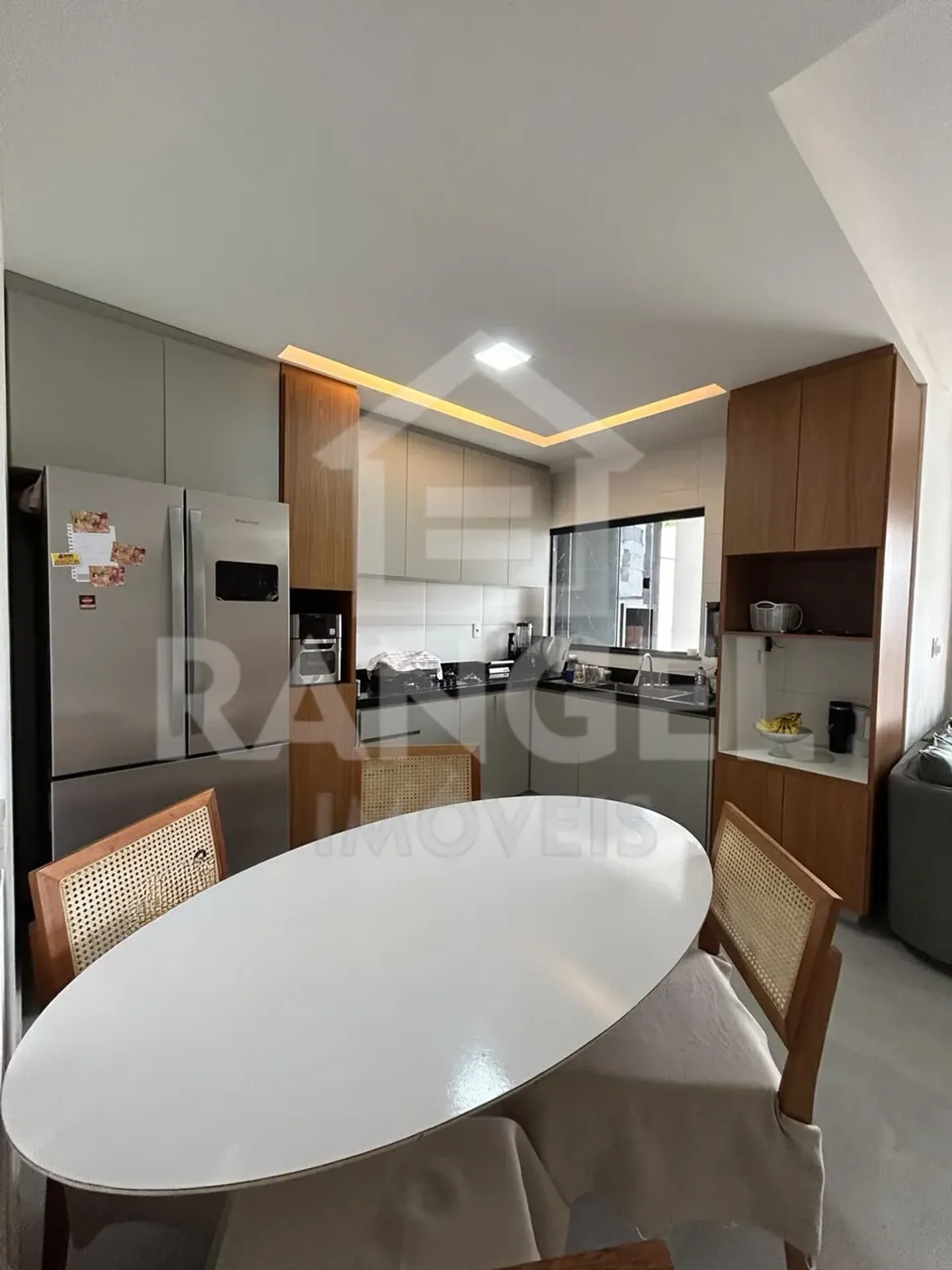 3-bedroom house with a home office — photo 2