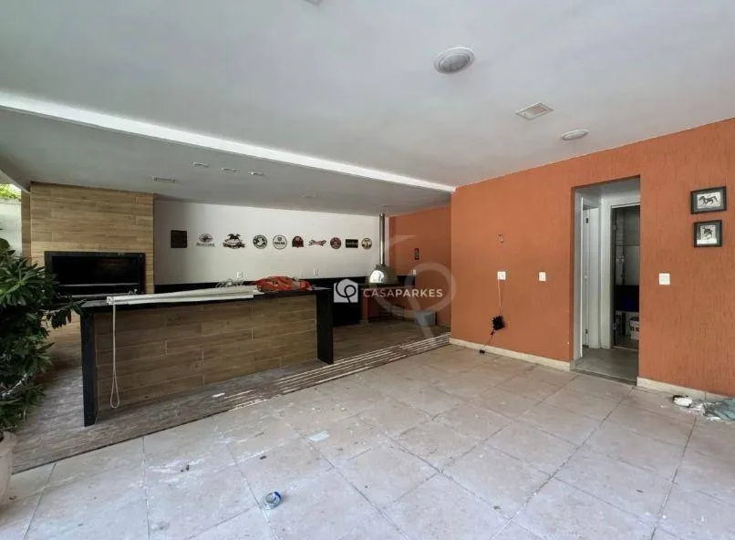 House with 5 bedrooms, separate kitchen, 750 m² — photo 11