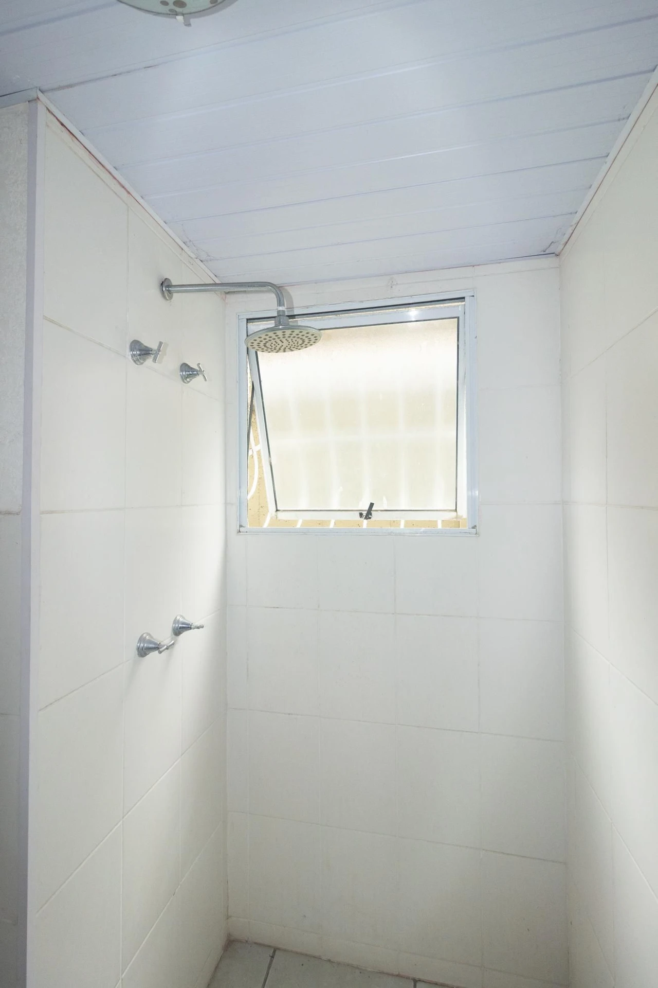 2-bedroom apartment in a building with a pool — photo 41