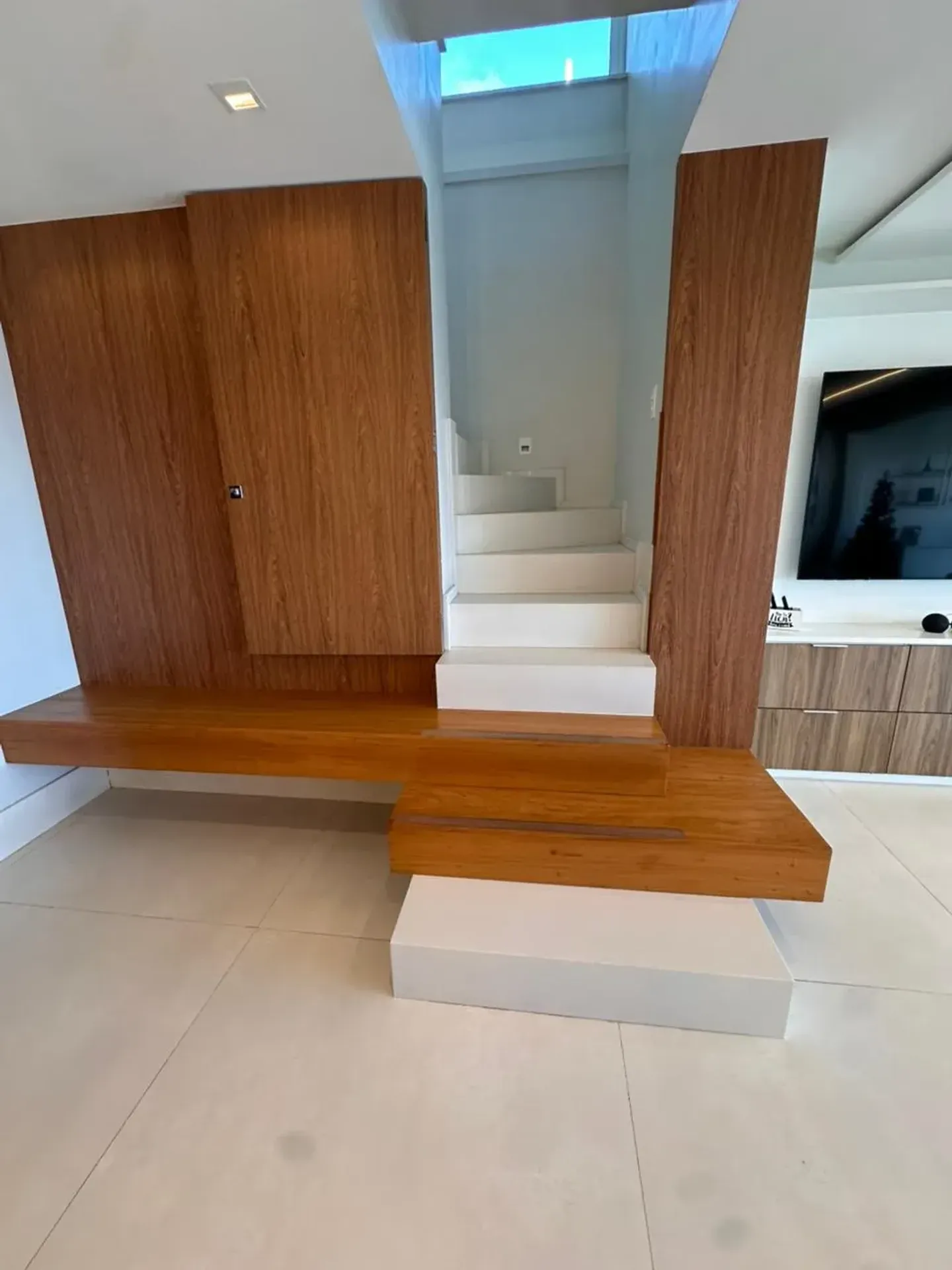 Apartment with balcony and built-in grill — photo 20