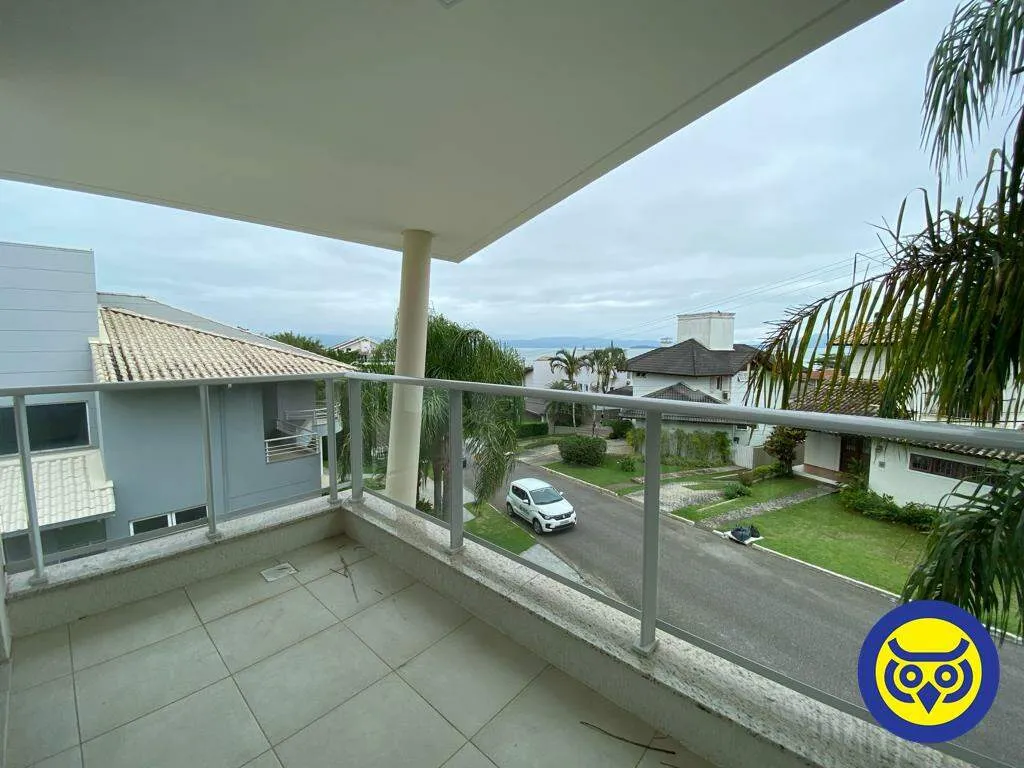 3-bedroom house with a water view — photo 23