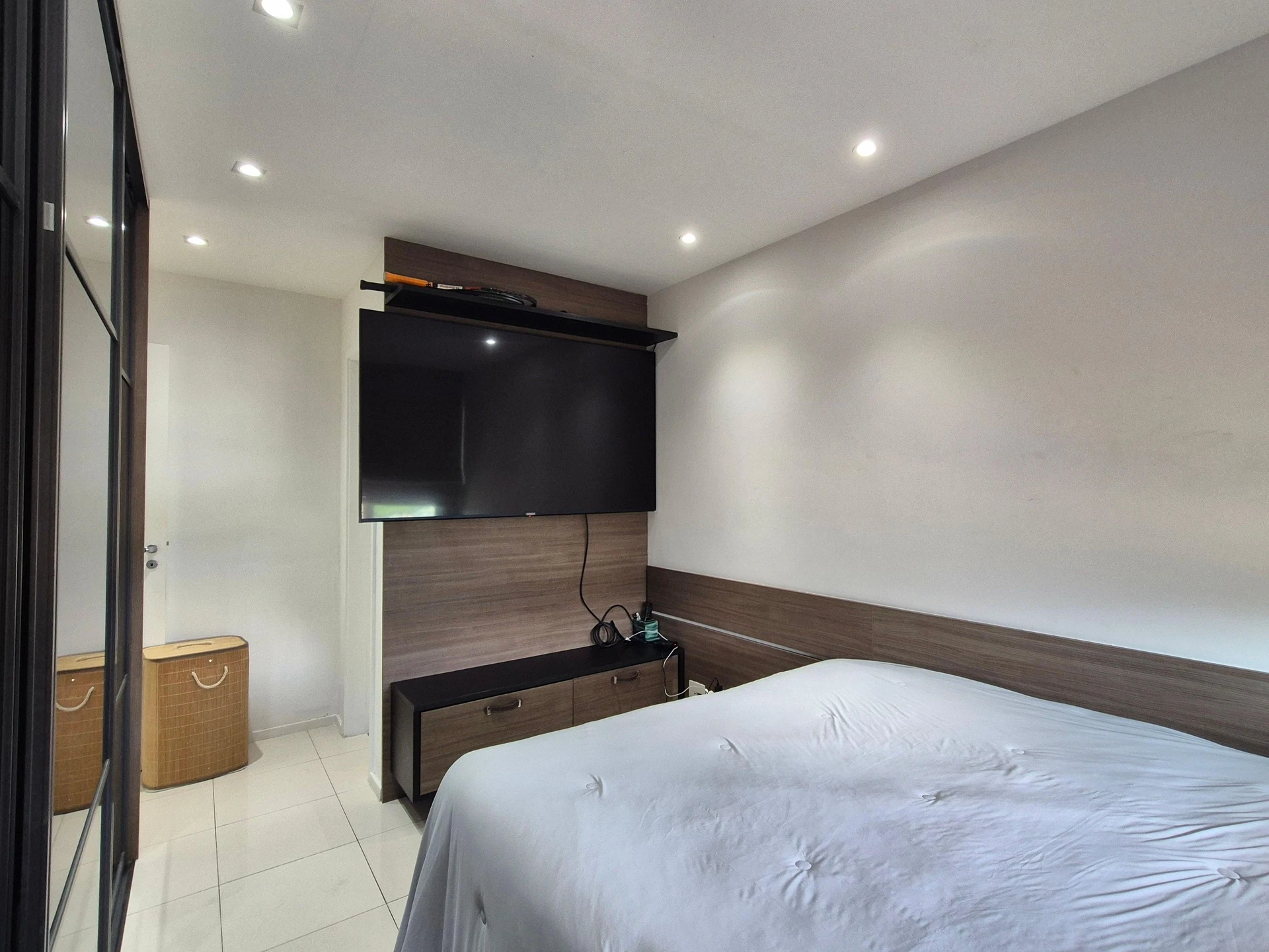 Furnished 2-bedroom apartment with private BBQ — photo 19