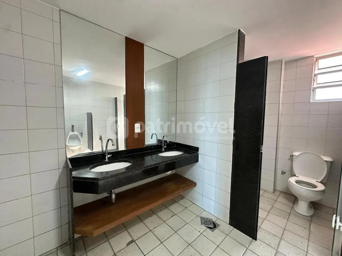 629 m² apartment with a separate kitchen and 3 bathrooms — photo 9