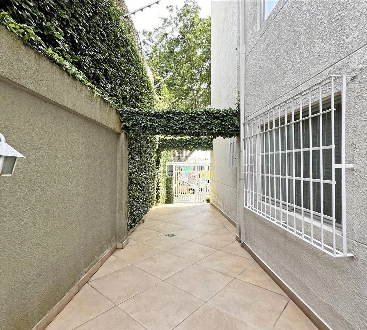 One-bedroom apartment with a washing machine — photo 13