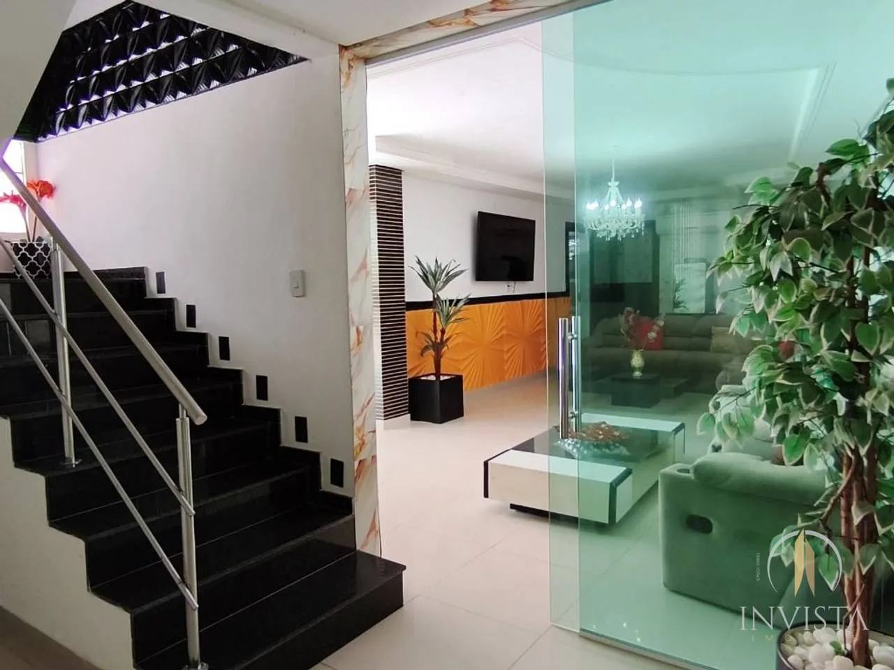 5-bedroom house with a grill on the balcony — photo 16