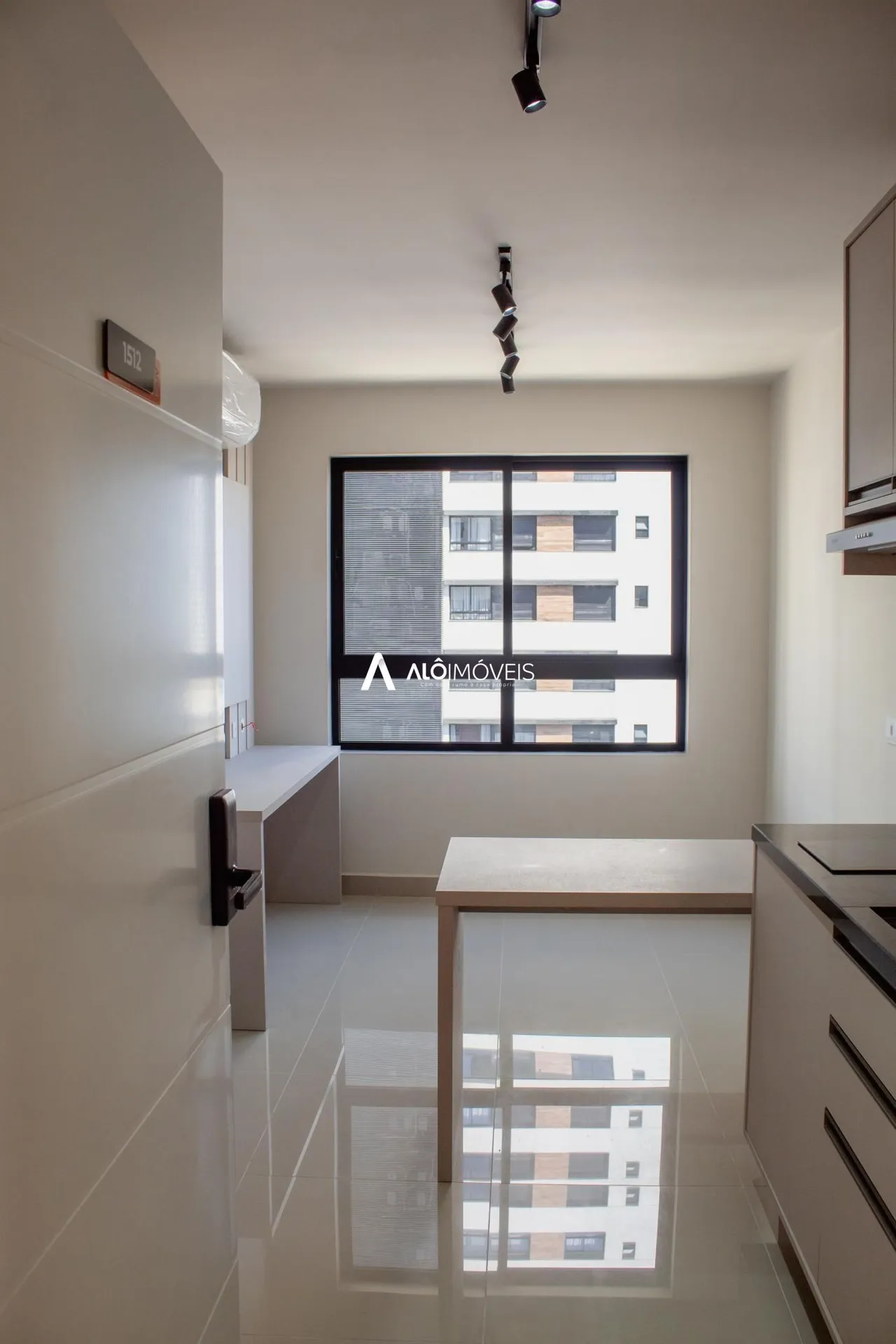 Furnished 1-bedroom apartment with open-plan kitchen — photo 5