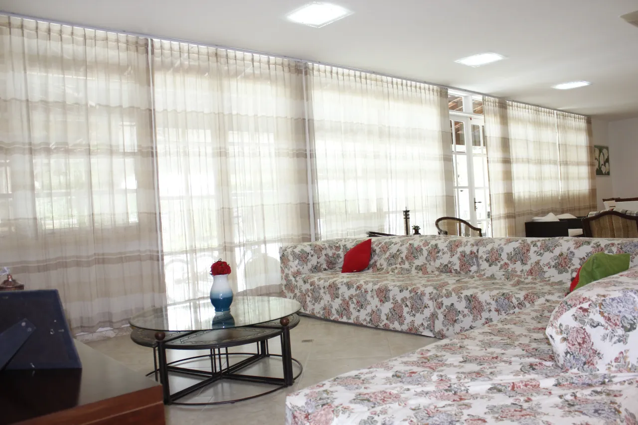 Casa com 4 quartos e 5 banheiros com fogão a gás — photo 20