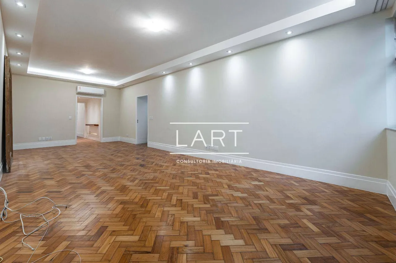 4-bedroom apartment with 5 bathrooms, 210 m² — photo 18