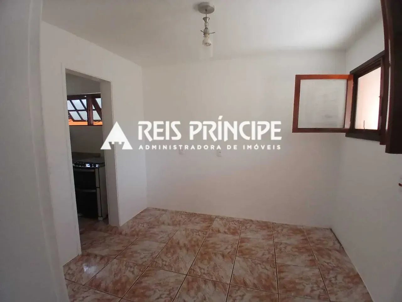 Unfurnished house with 4 bedrooms and 5 bathrooms — photo 9