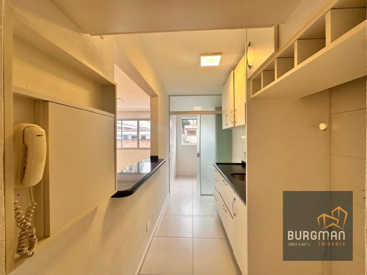 2-bedroom apartment with 1 bathroom and an open-plan kitchen — photo 2