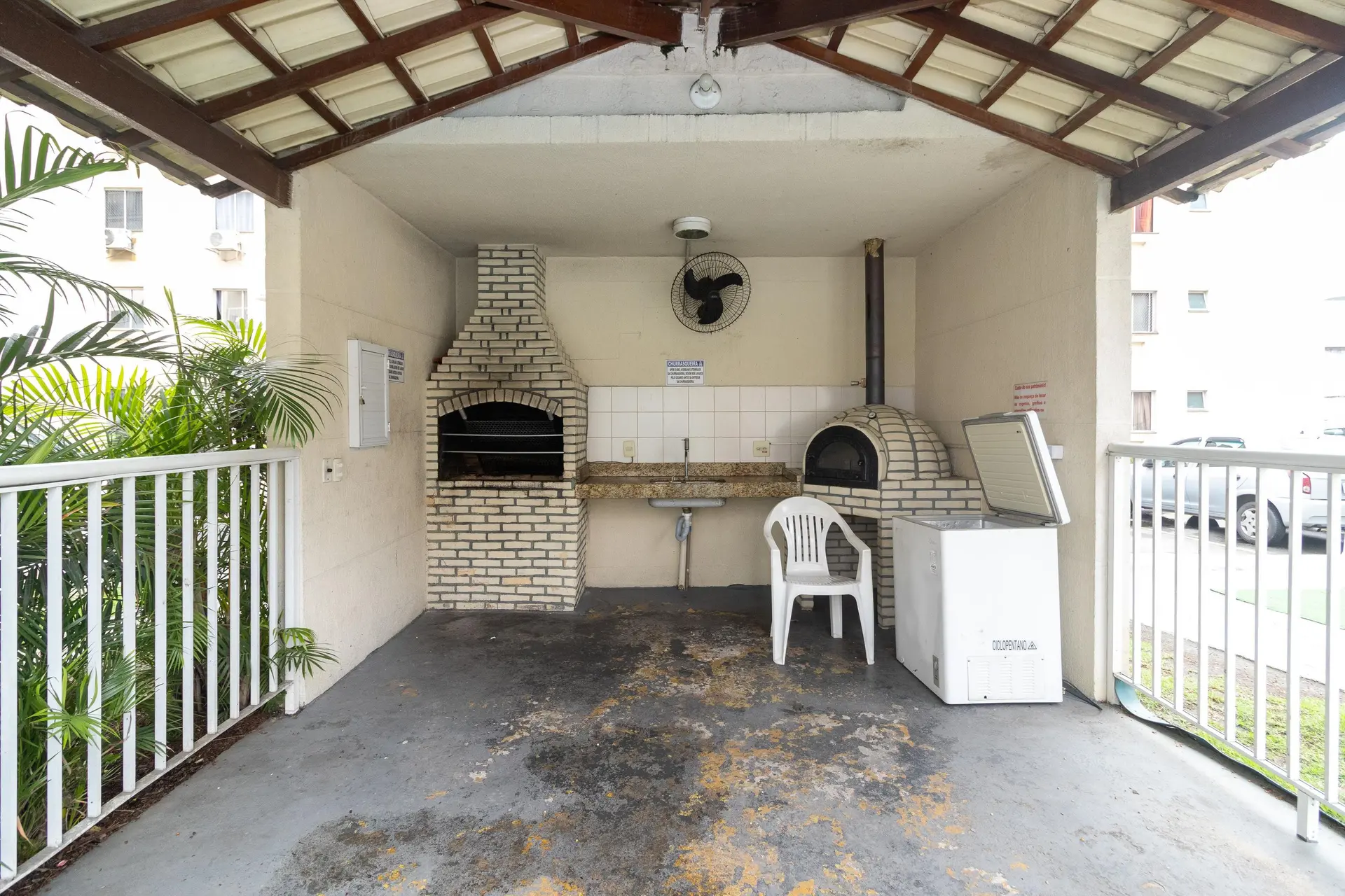 Furnished 2-bedroom apartment with balcony — photo 32