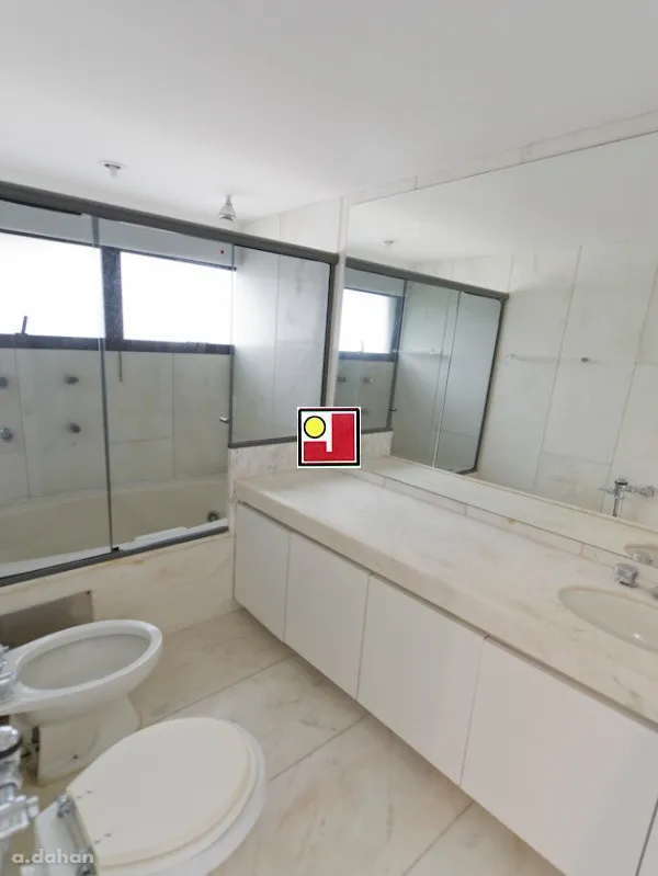 4-bedroom apartment with a glass-enclosed balcony — photo 27