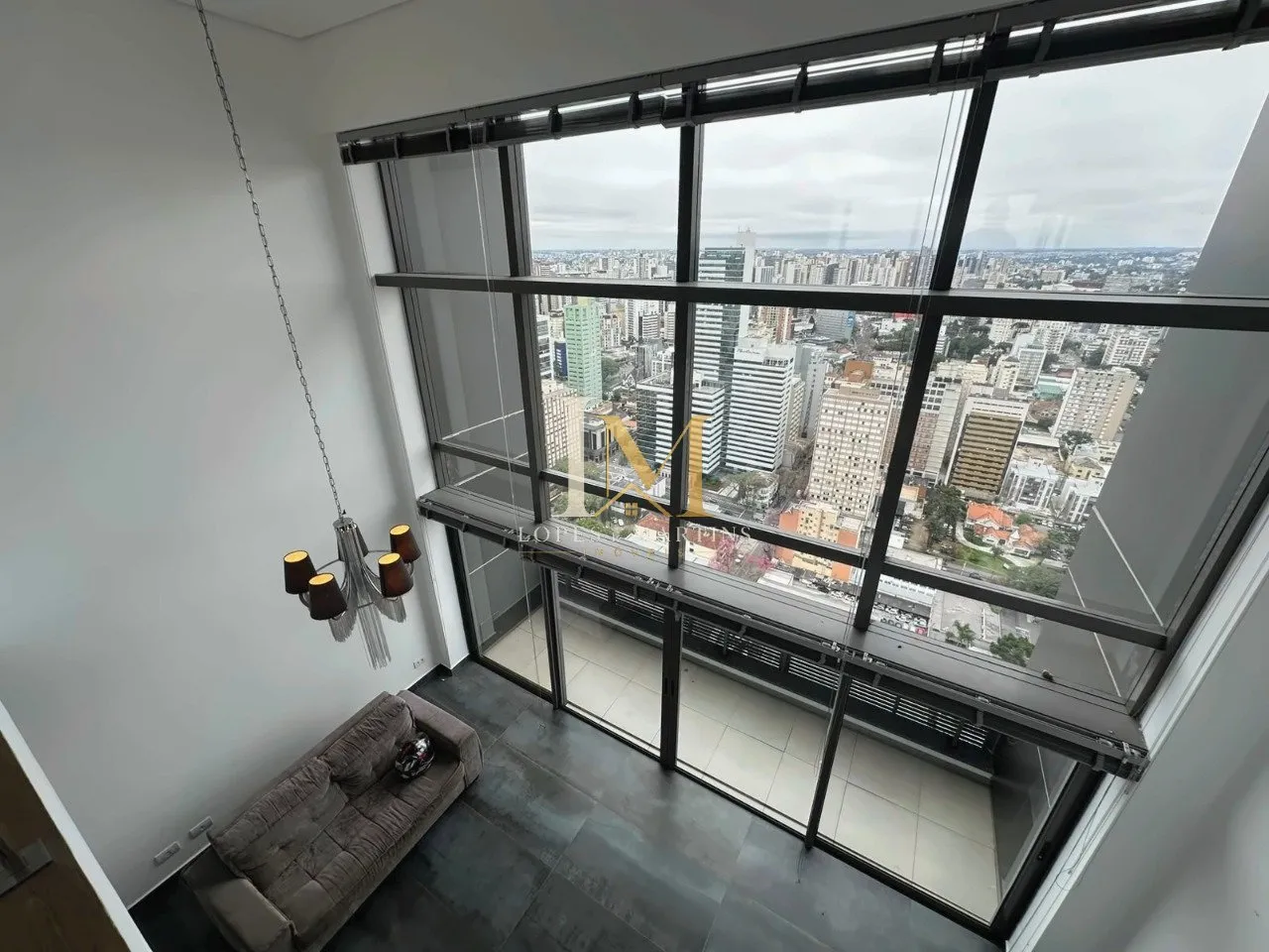 One-bedroom apartment in a building with a gym — photo 13