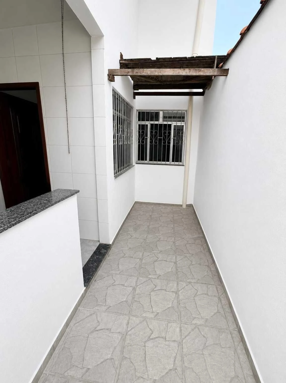 House with 5 bedrooms and 3 bathrooms plus 3 parking spots — photo 10