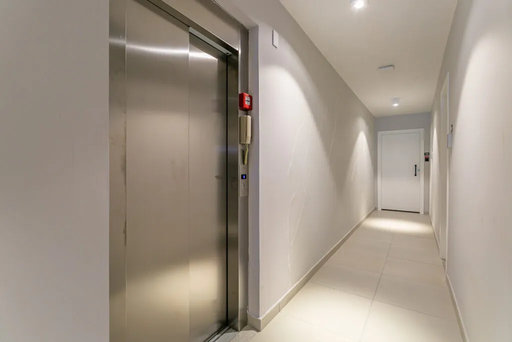 35 m² studio with elevator and shared laundry — photo 13