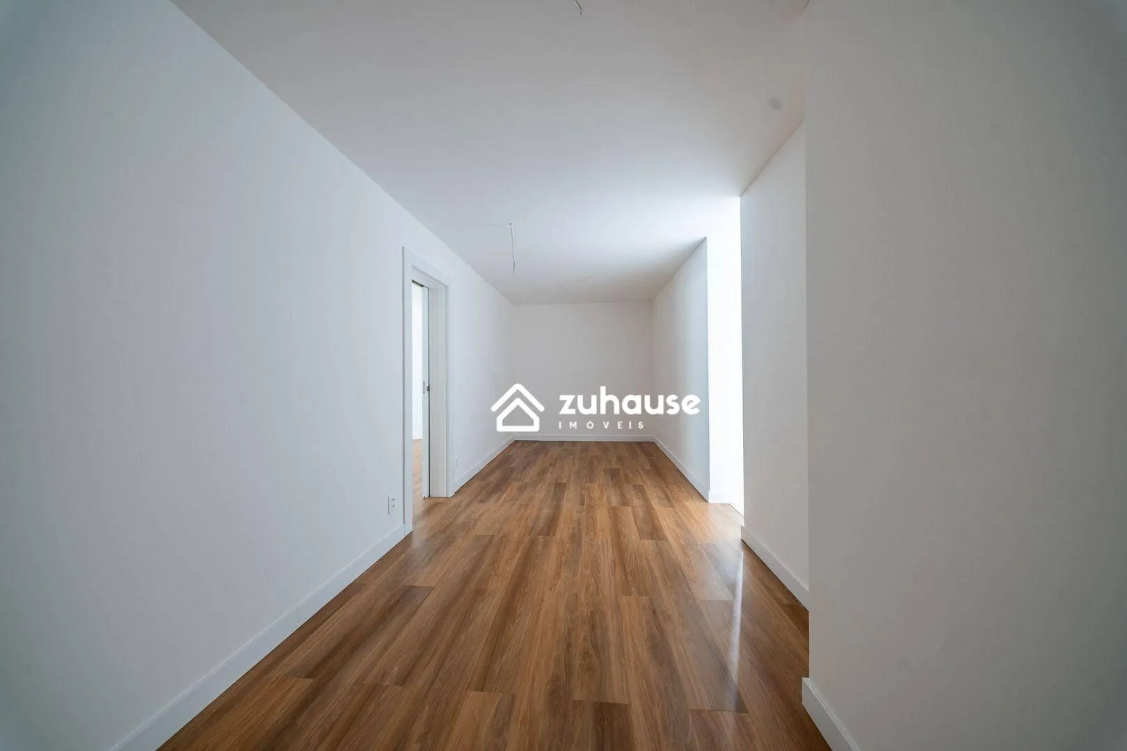 House with 5 bedrooms and an open-plan kitchen — photo 32
