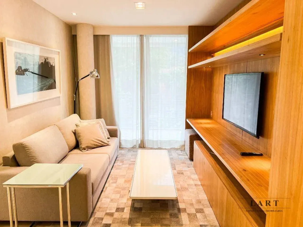 Furnished 2-bedroom apartment with open-plan kitchen — photo 11