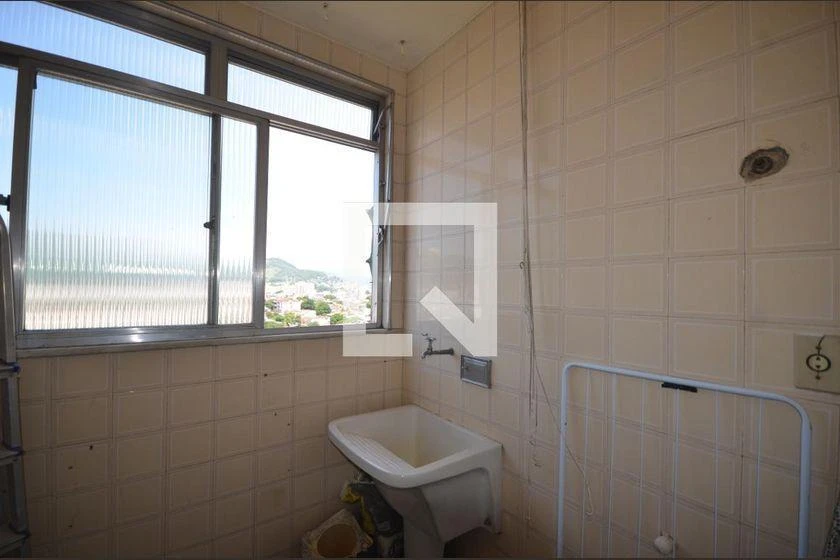 Apartamento com 2 quartos e box de vidro no banheiro — photo 33