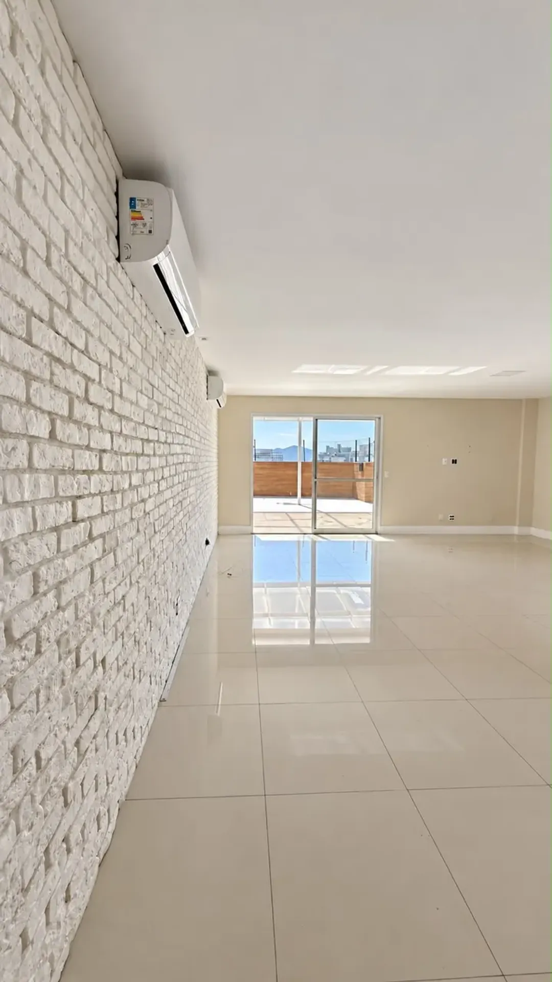 3-bedroom apartment with a mountain view in Rio de Janeiro — photo 12