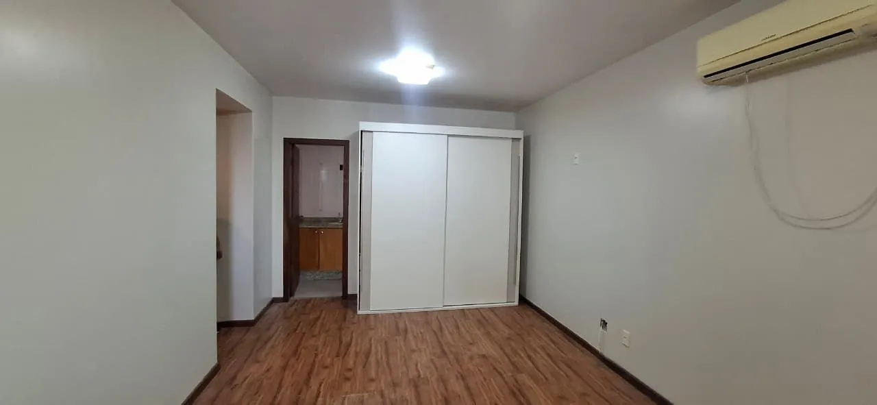 4-bedroom apartment with glass balcony and 152 m² — photo 10