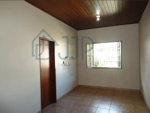 House with 4 bedrooms and parking for up to 6 cars — photo 3