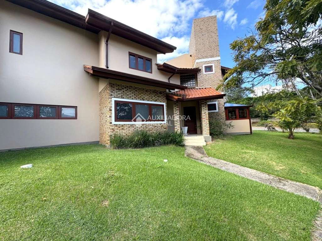 House with 4 bedrooms and 4 parking spaces; 600 m² — photo 4