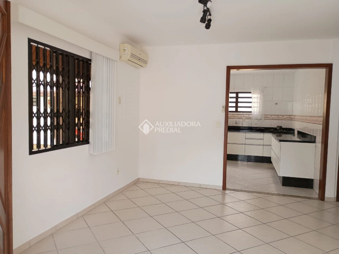 2-bedroom house with a garden in Florianópolis — photo 12