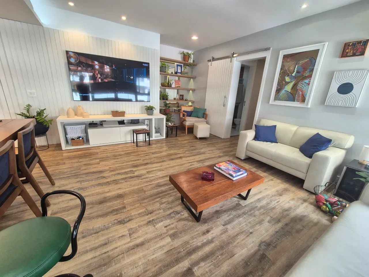 90 m² apartment with a home office and a washing machine — photo 17