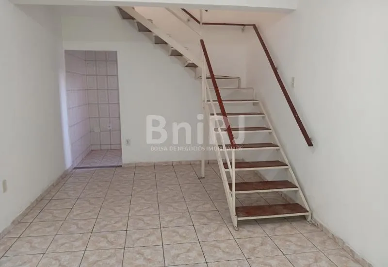 Unfurnished 1-bedroom apartment with glass shower enclosure — photo 8