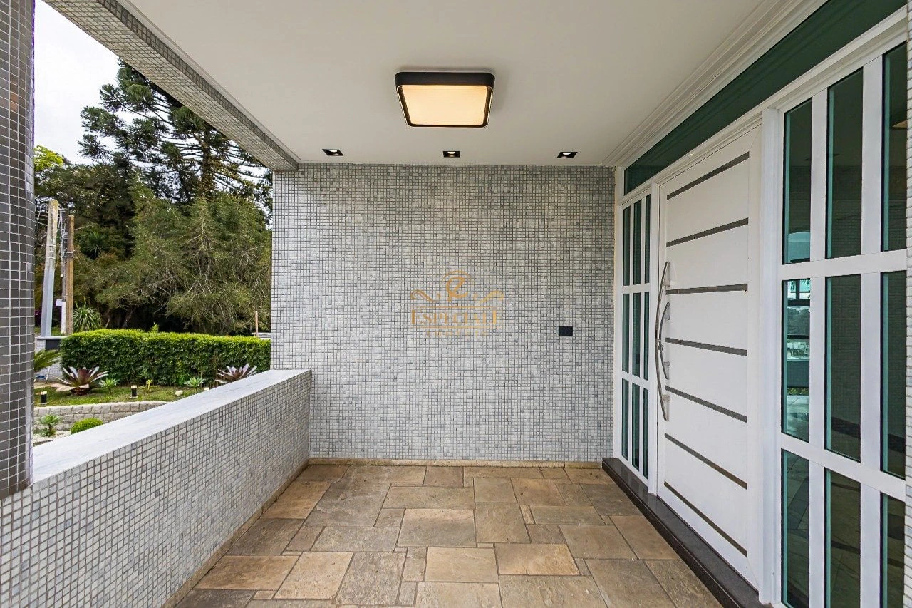 House with 5 bedrooms and a private garden — photo 3