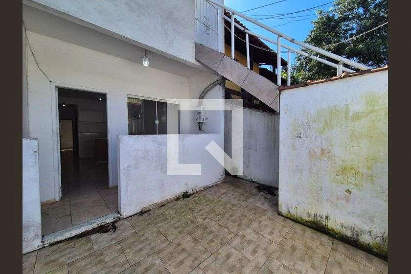 Ground-floor apartment 75 m² with 2 bedrooms and yard — photo 4