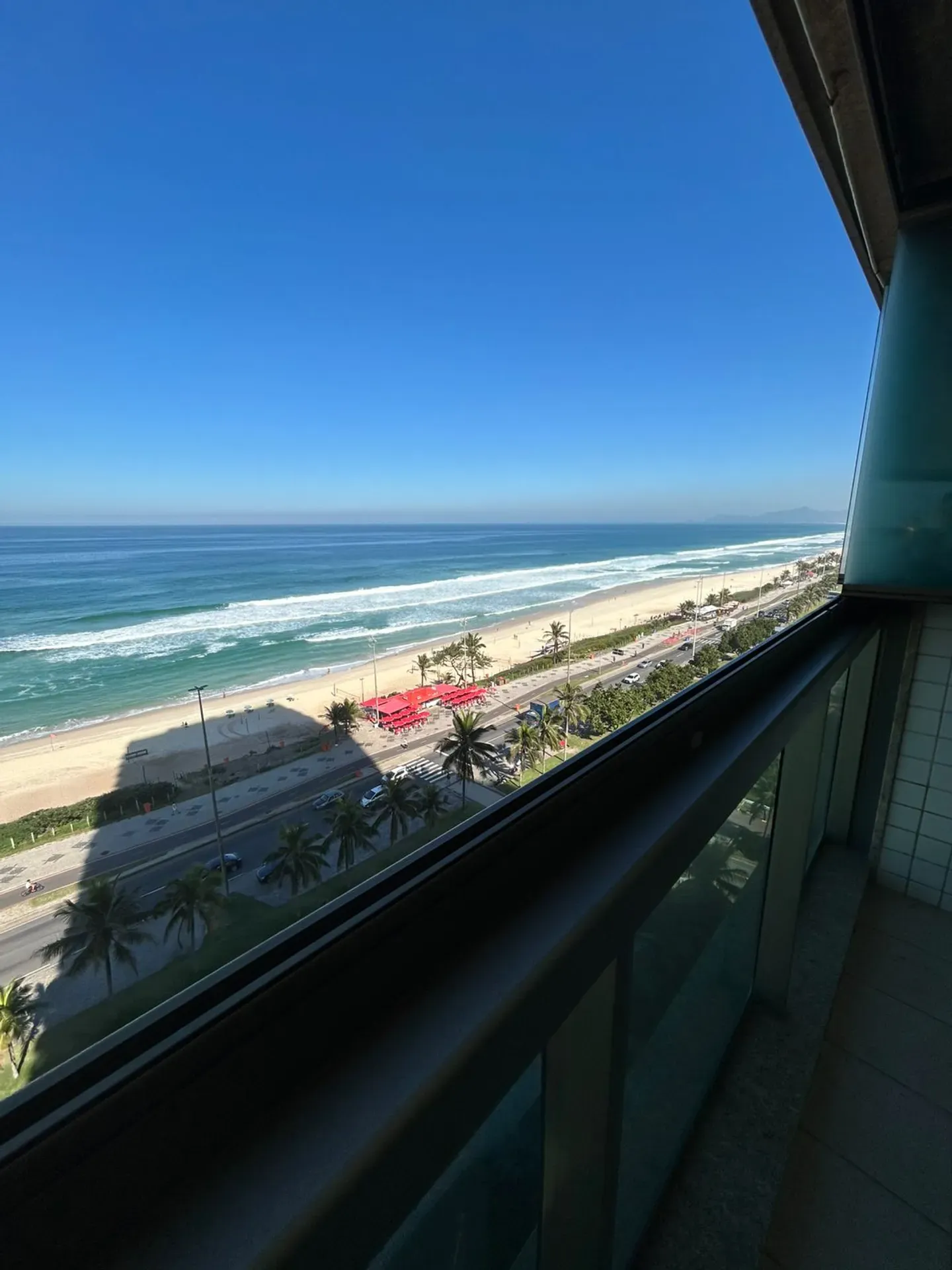 4-bedroom apartment with a water view — photo 9