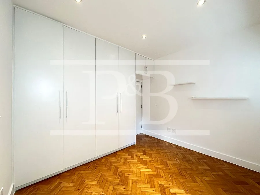 135 m² apartment with a home office and a bathtub — photo 18