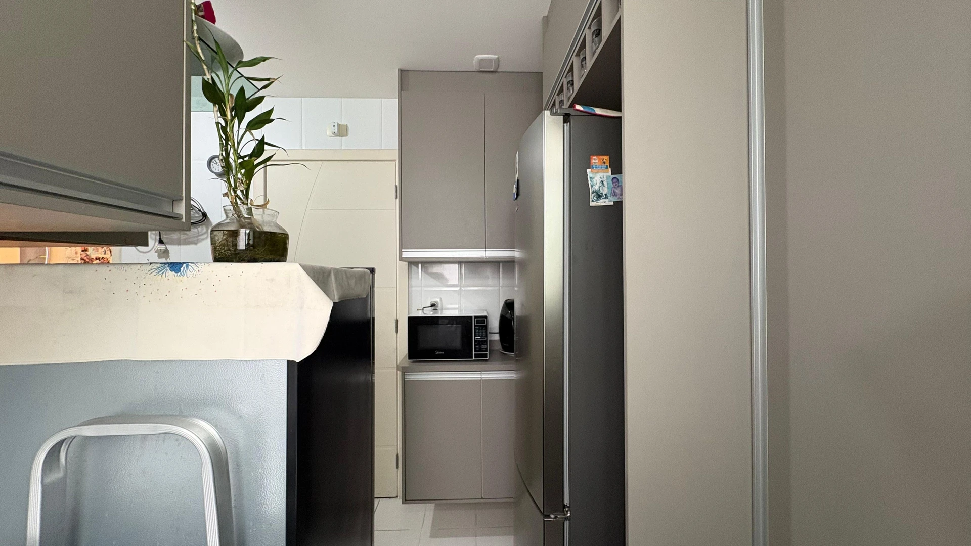 100 m² apartment with a grill on the balcony and a jacuzzi — photo 49