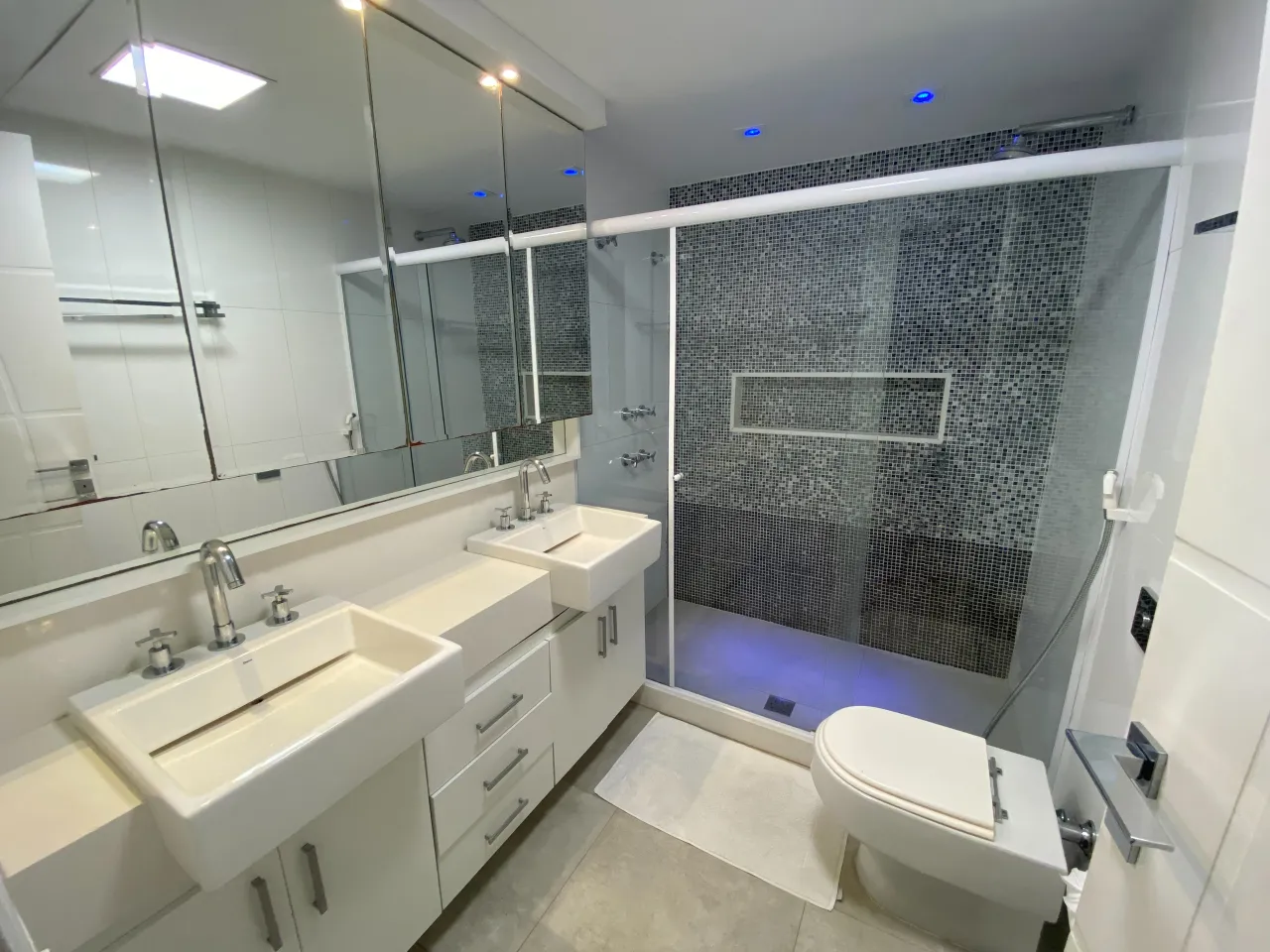 Furnished 2-bedroom apartment with balcony, 95 m² — photo 10