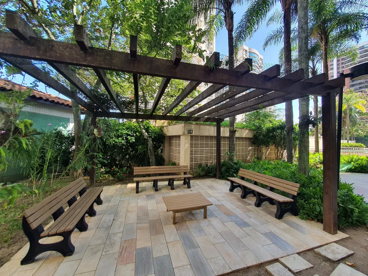 Park view in a 2-bedroom apartment, 90 m² — photo 18