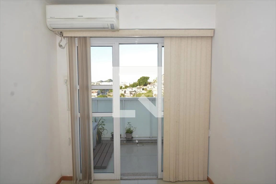 Apartamento mobiliado, 65 m², com piscina privativa