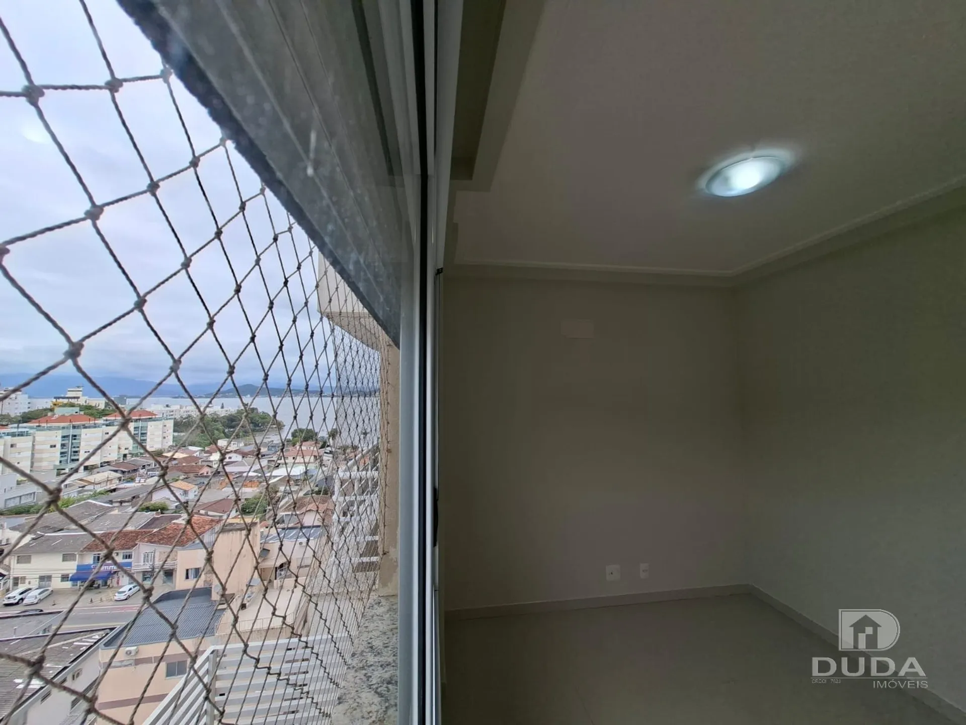 Apartment on the 10th floor with floor-to-ceiling windows — photo 104