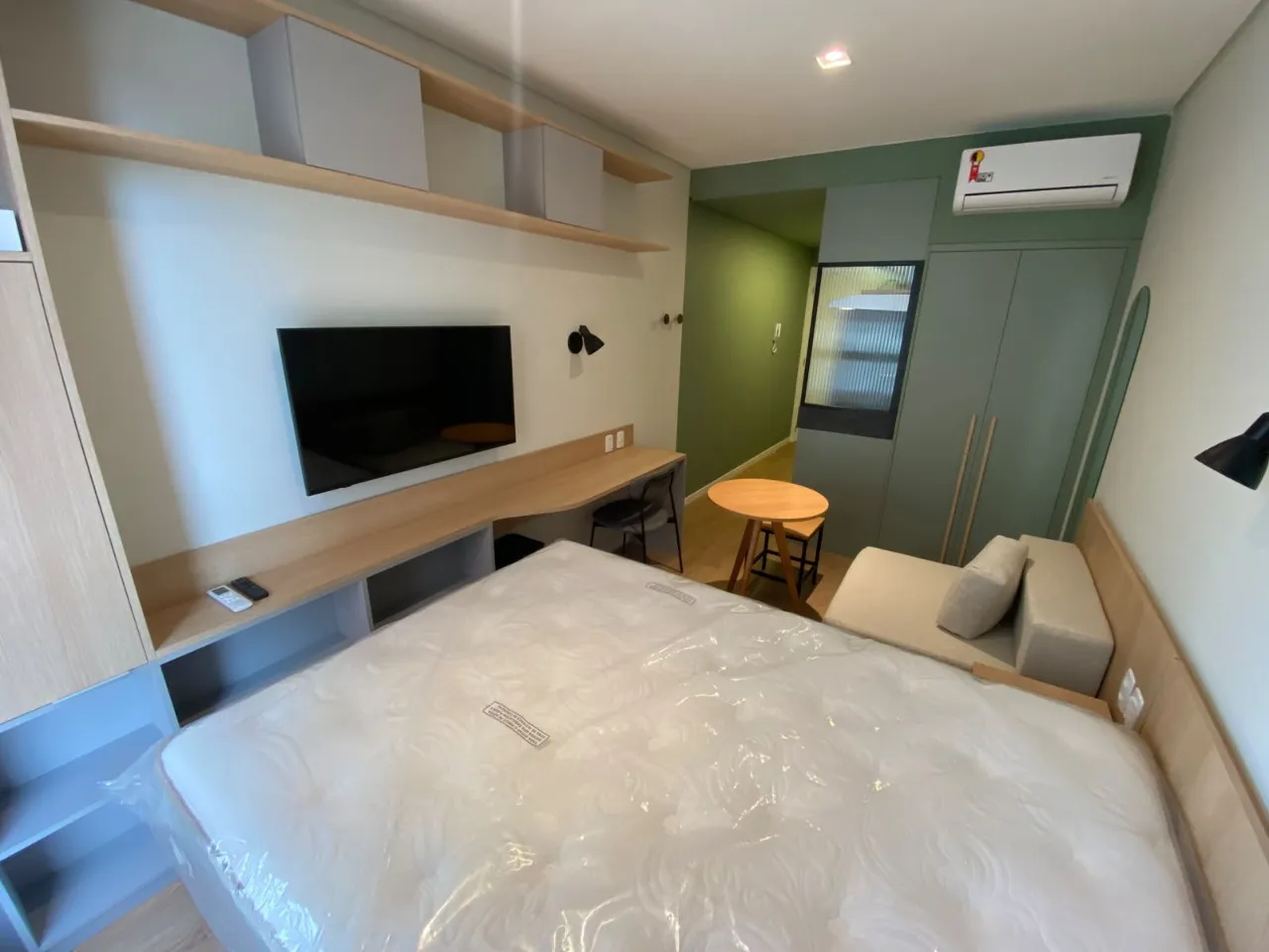 One-bedroom apartment with a mountain view in Florianópolis — photo 10