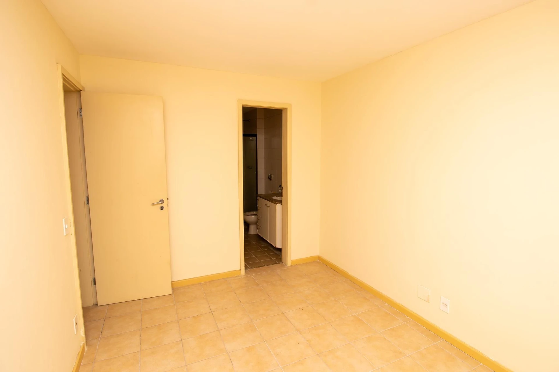3-bedroom apartment, 1 with its own bathroom, 100 m² — photo 32