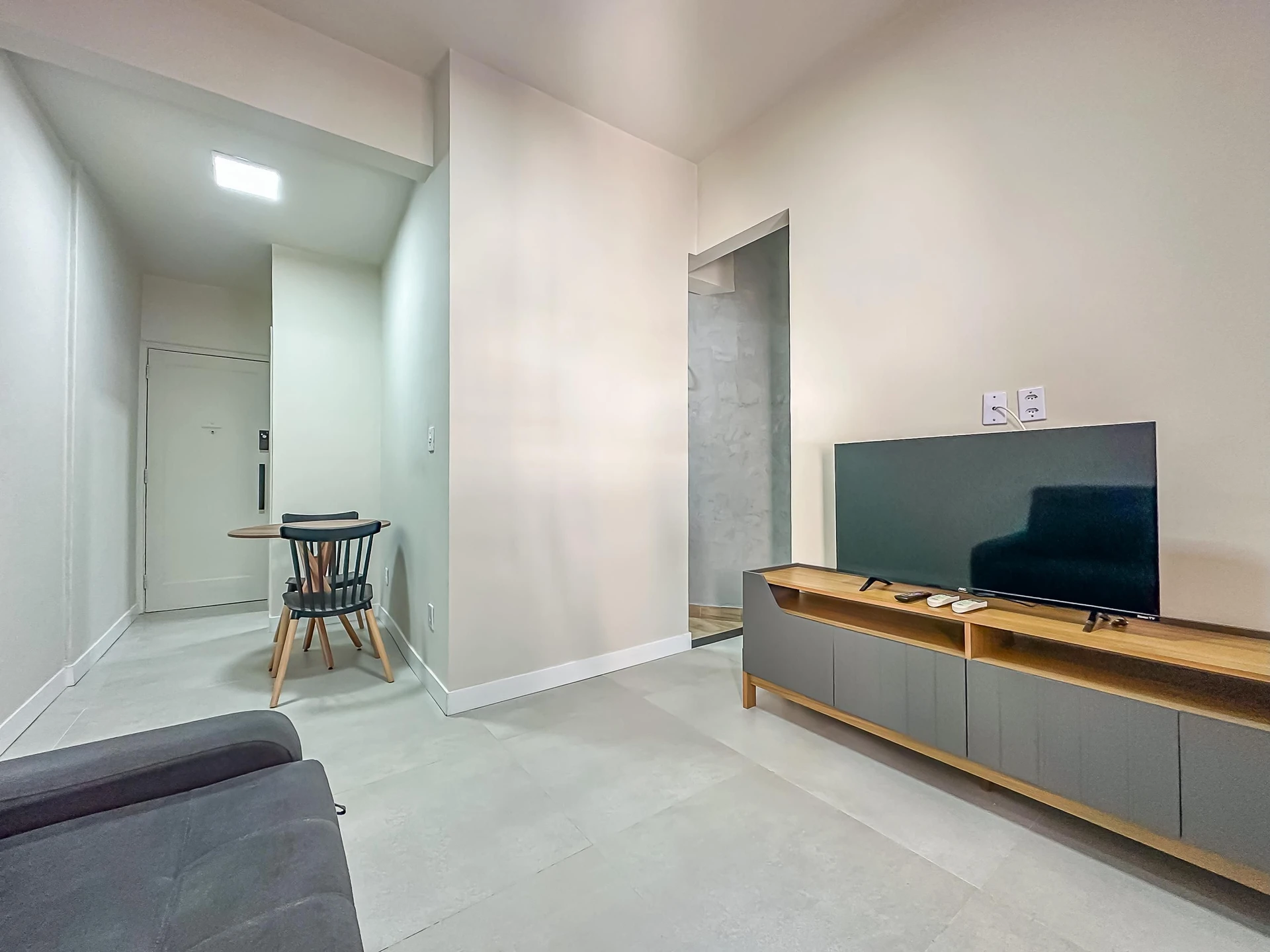 Furnished 1-bedroom apartment with no parking — photo 27