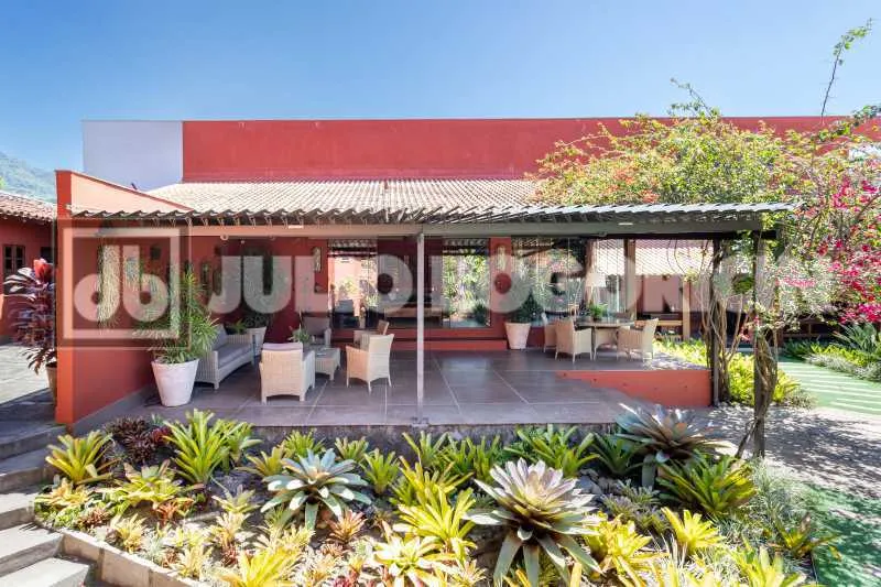 Casa mobiliada, 392 m², com churrasqueira privativa