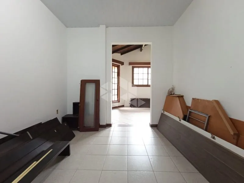 Furnished 360 m² house with 3 bedrooms and 6 parking spaces — photo 4