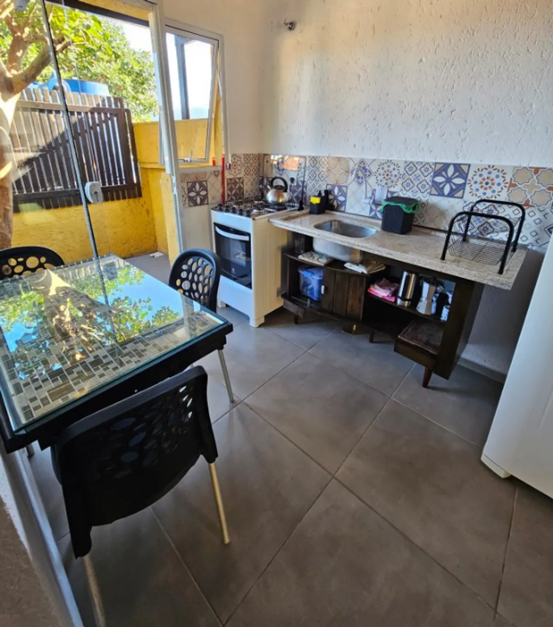One-bedroom house with a water view — photo 6
