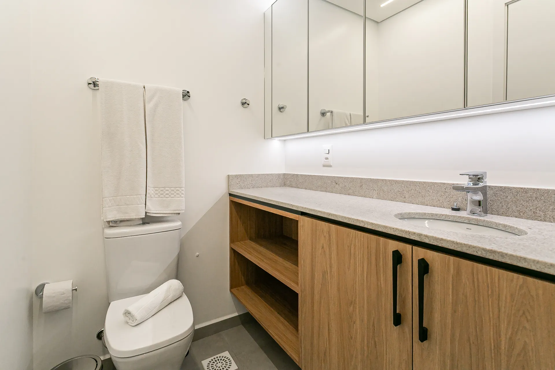 Estudio amueblado de 55 m² con 1 dormitorio y 2 baños — photo 20