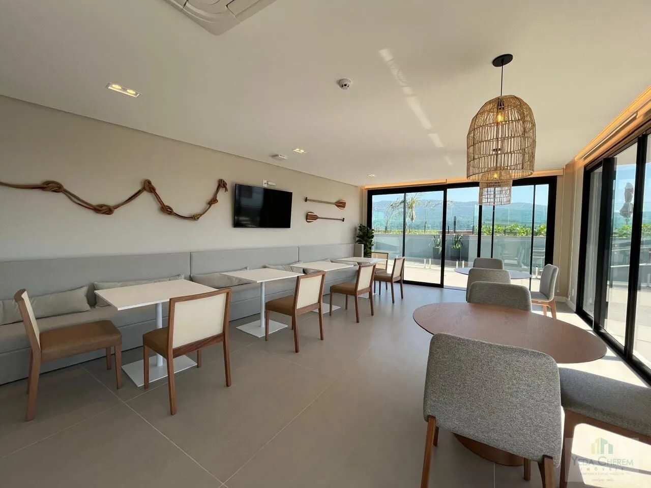 Furnished studio, 55 m², with a water view — photo 36