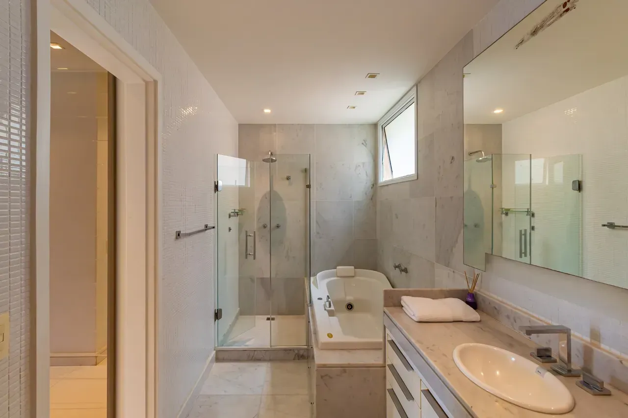 575 m² apartment with 4 en-suite bedrooms and 4 parking — photo 50