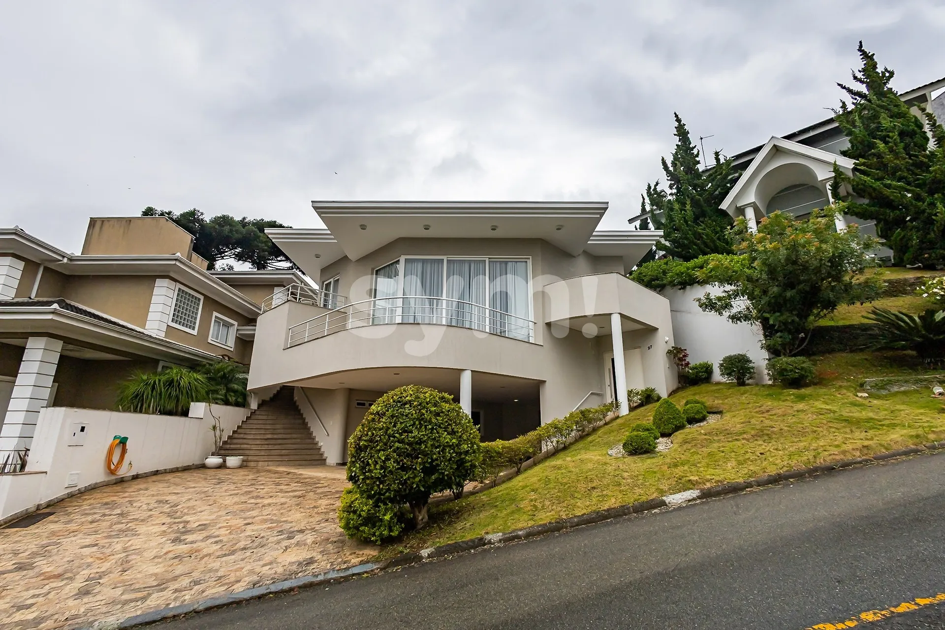 Gated condo house with 4 en-suite rooms, 431 m²